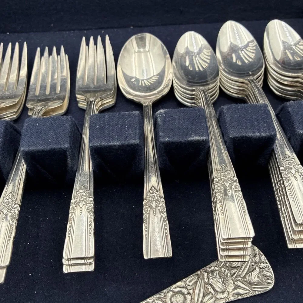 Wm Rogers 52 pc